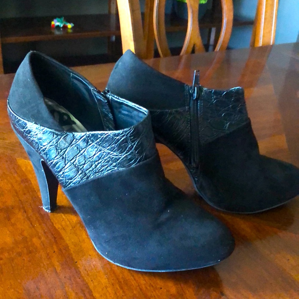 Fergaliciois short boots with heel size 8